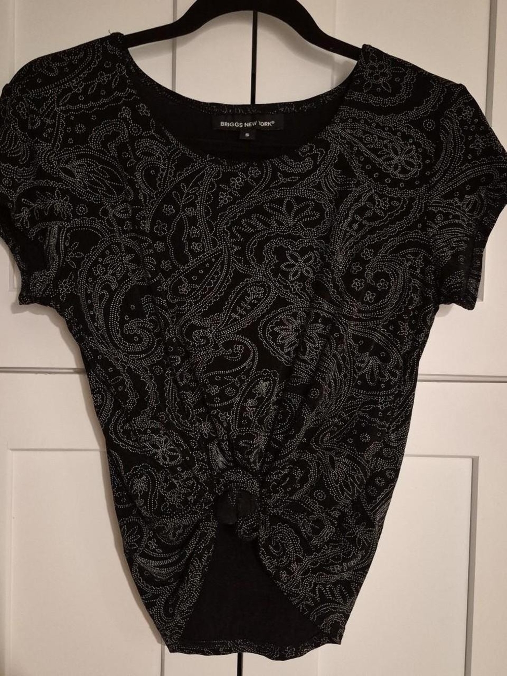 Briggs New York Black Paisley Knot-Front Short Sleeve Tee
